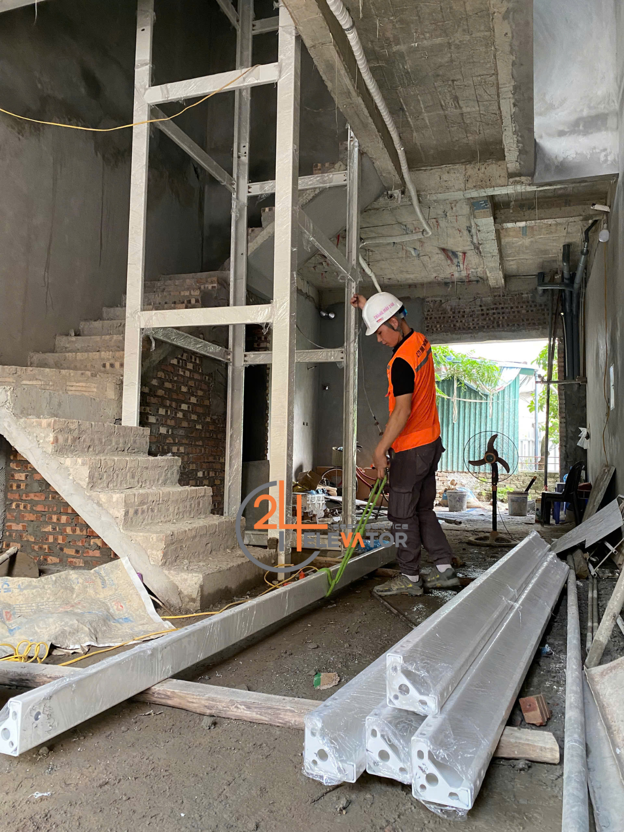 thi công khung thang máy